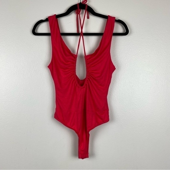 Lulu's Nights Like These Keyhole Cutout Red Sleeveless Halter Bodysuit Size XS - Picture 1 of 9